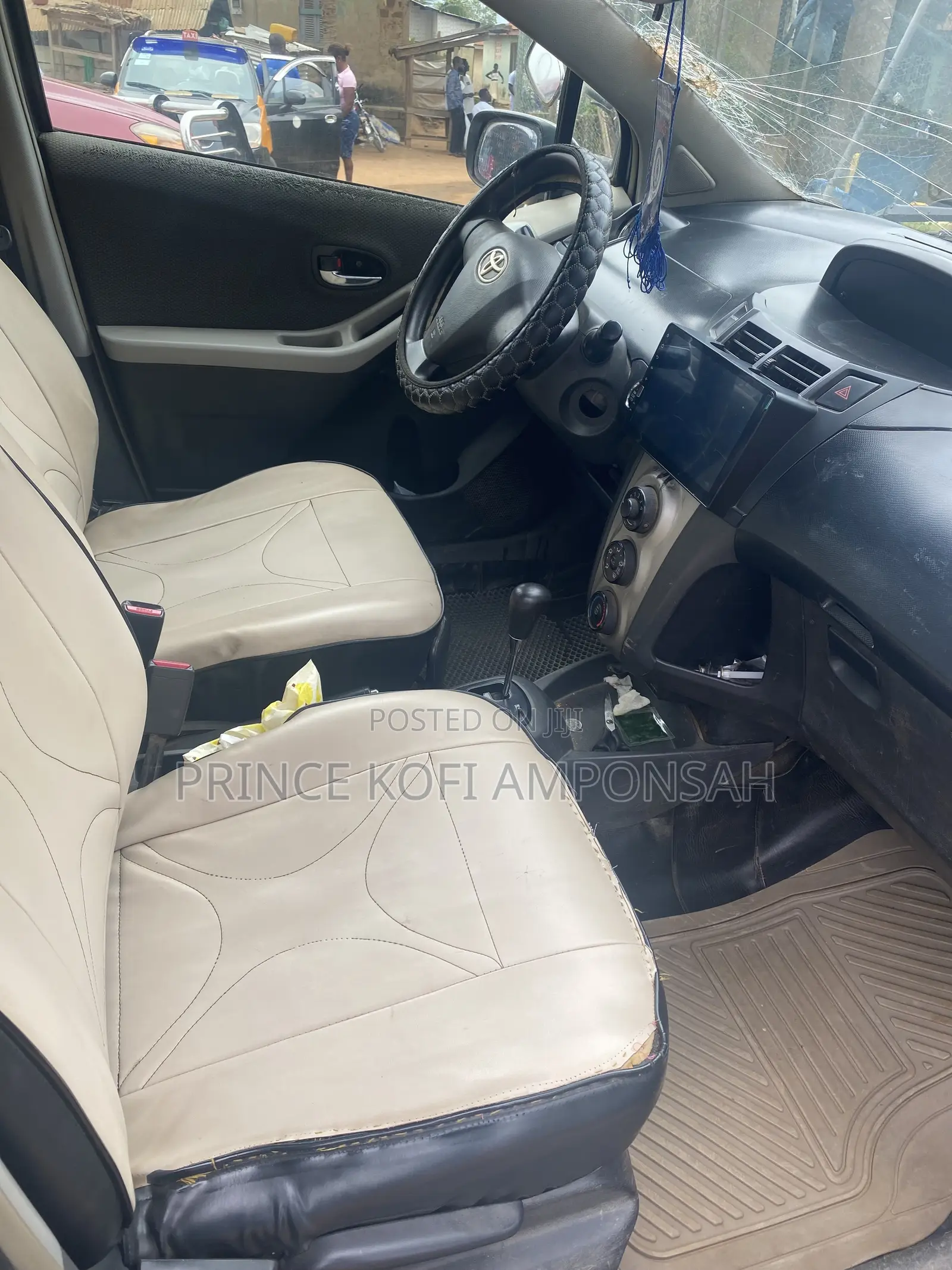 Toyota Vitz 1.0 FWD 5dr 2010 Gray