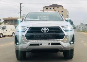 New Toyota Hilux 2025 Silver