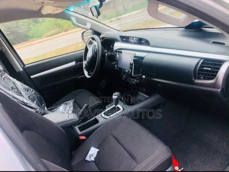 New Toyota Hilux 2025 Silver