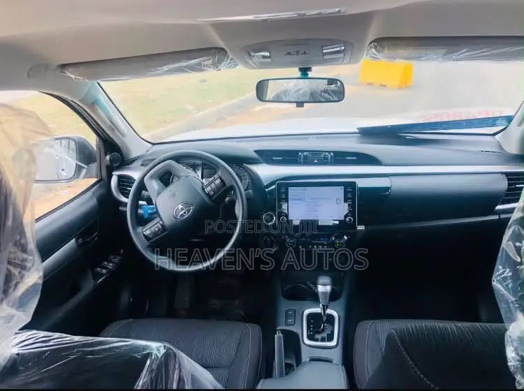 New Toyota Hilux 2025 Silver