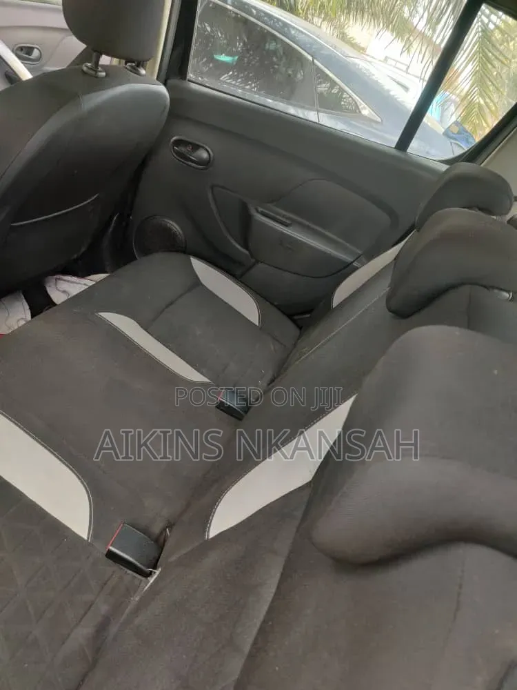 Dacia Sandero 2012 Black
