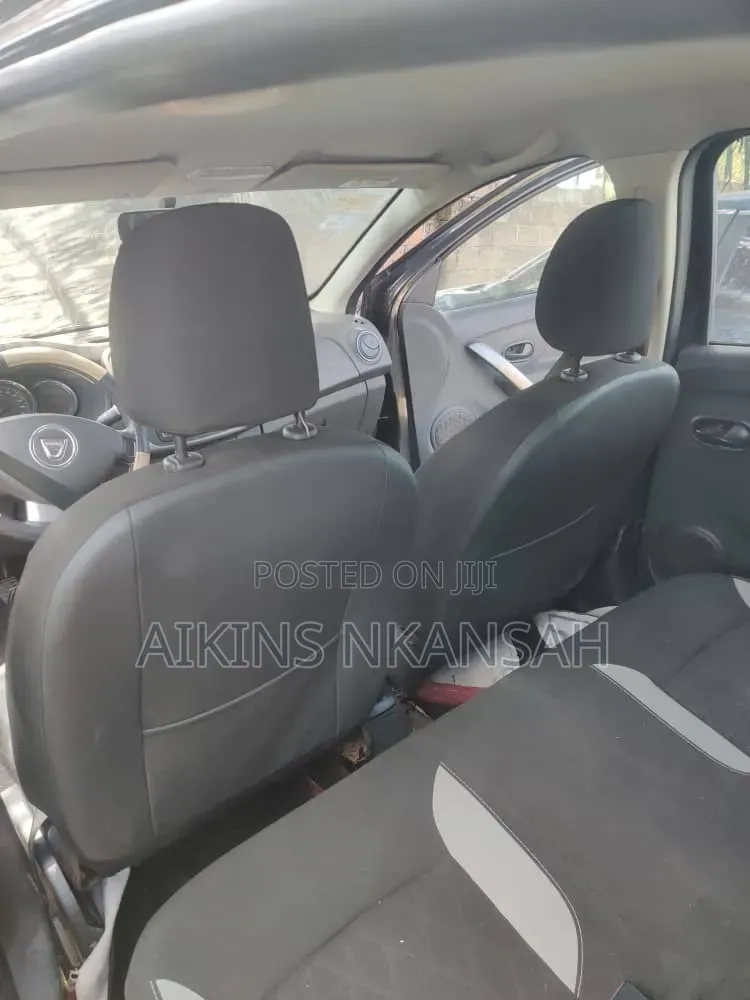 Dacia Sandero 2012 Black