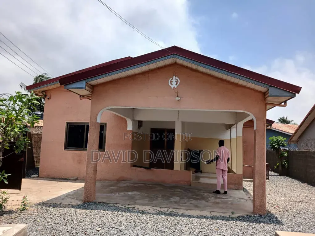 4bdrm Mansion in 4 Bedroom Self, Tema Metropolitan for rent