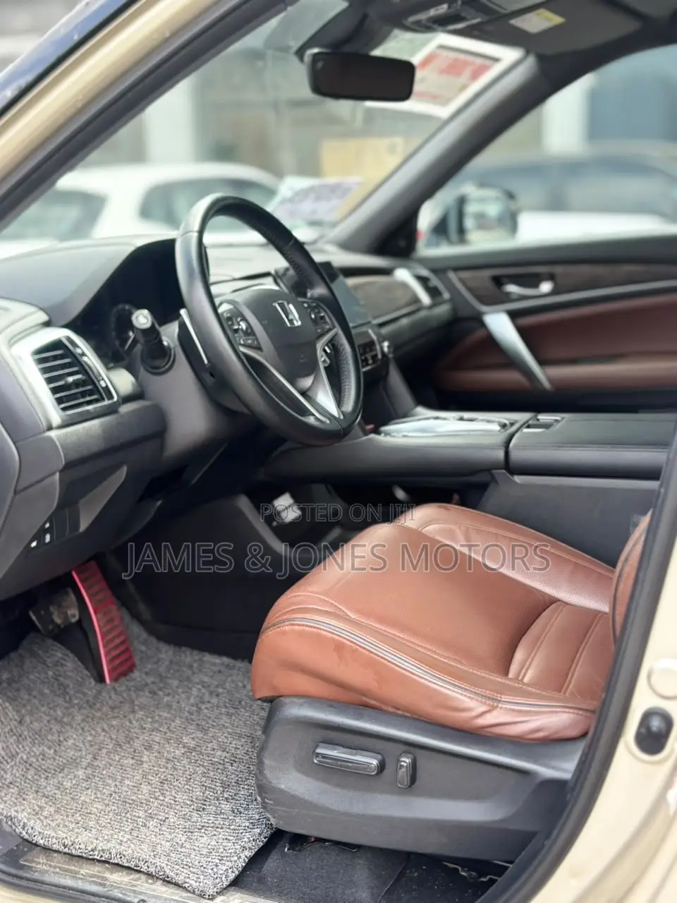 Honda UR-V Premium Edition 2017 Beige