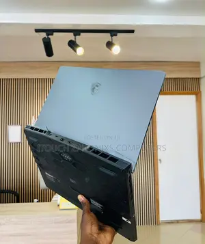 Laptop MSI Raider GE76 12UGS 32GB Intel Core i9 SSD 1T
