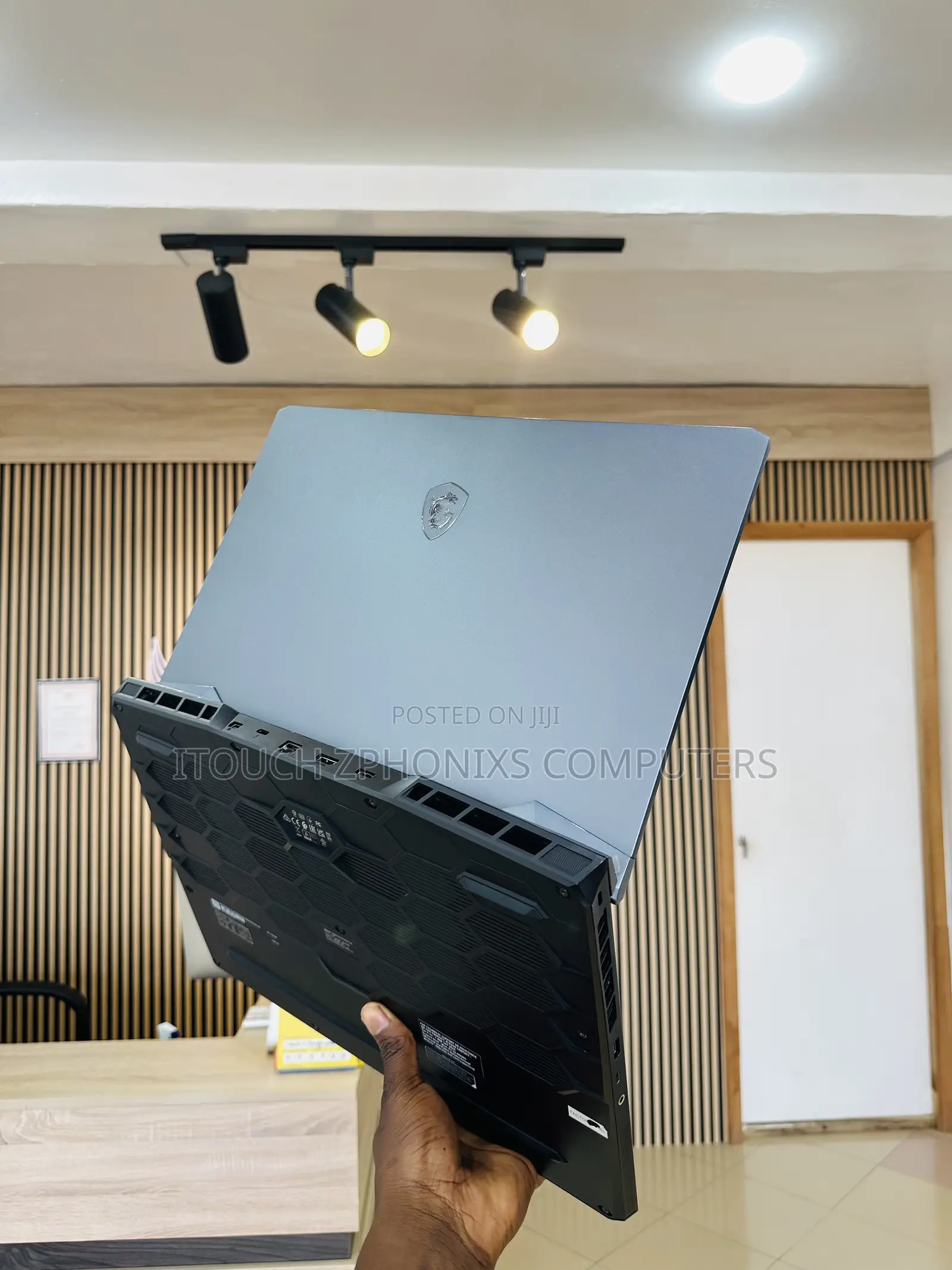 Laptop MSI Raider GE76 12UGS 32GB Intel Core i9 SSD 1T