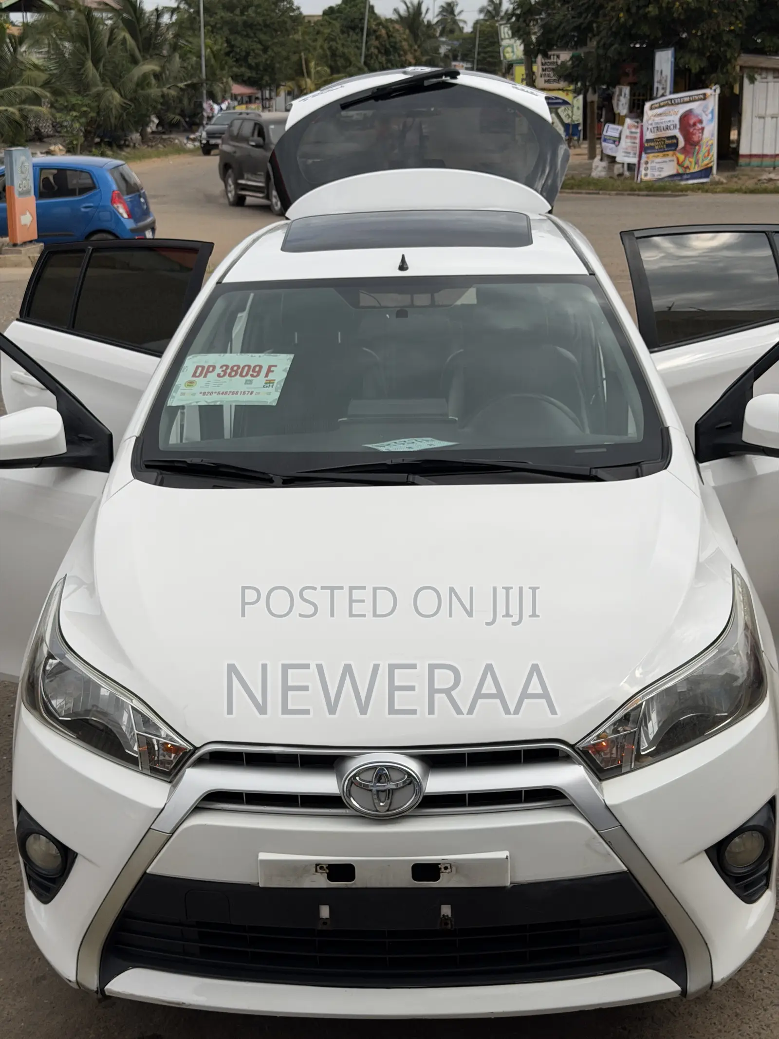 Toyota Yaris SE Hatchback 5dr 2014 White