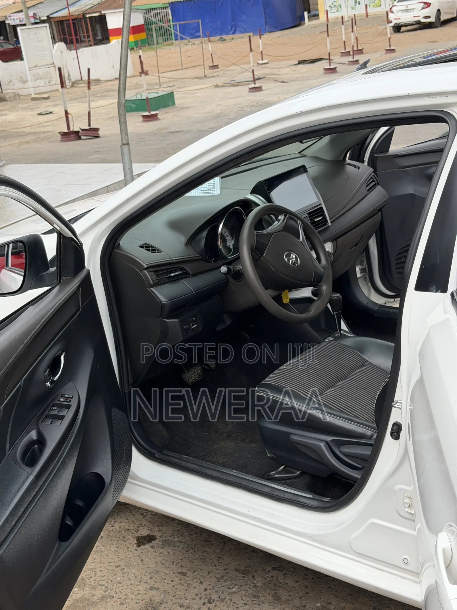 Toyota Yaris SE Hatchback 5dr 2014 White