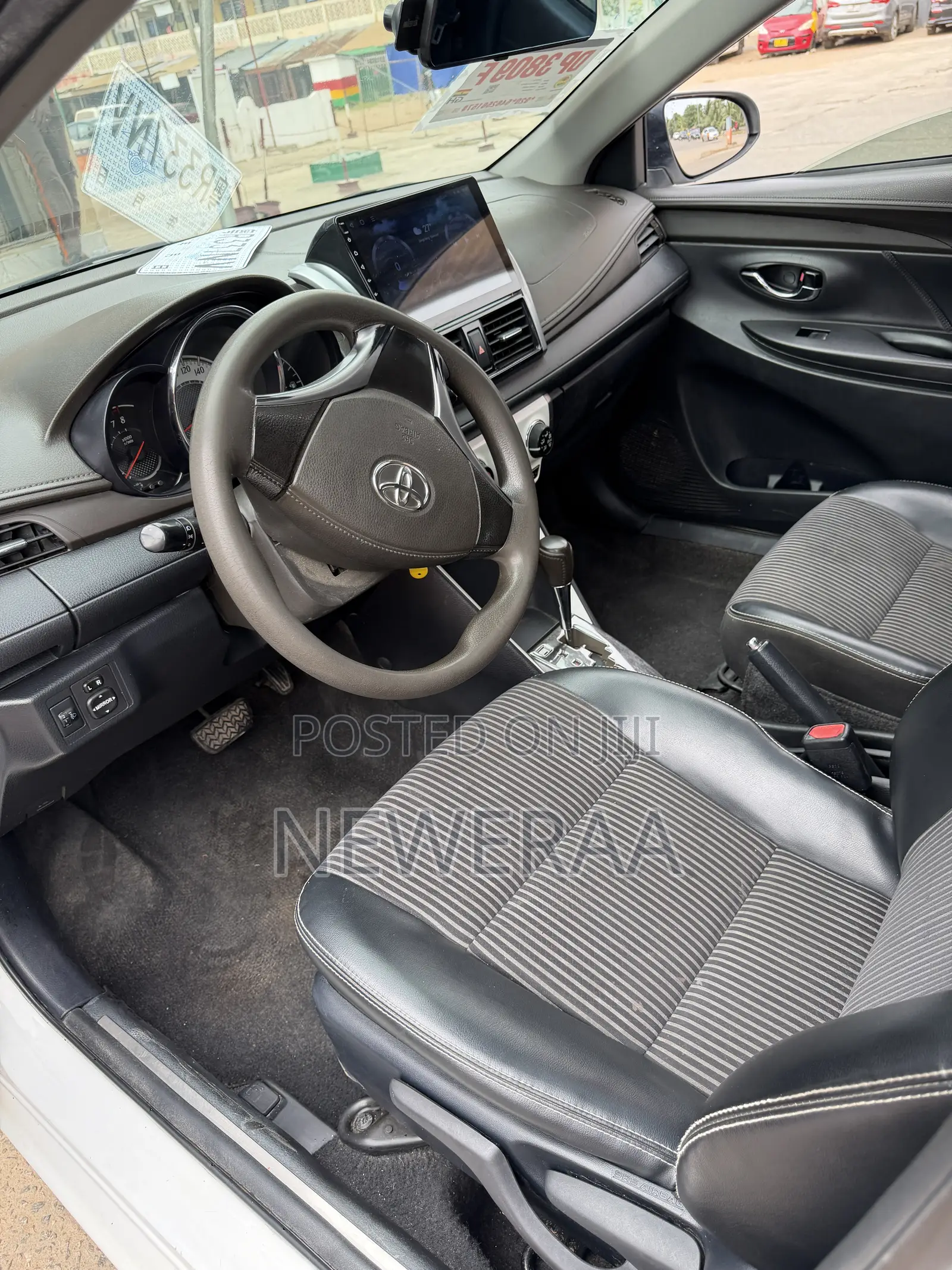 Toyota Yaris SE Hatchback 5dr 2014 White