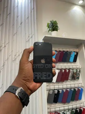 Apple iPhone SE (2020) 64 GB Black