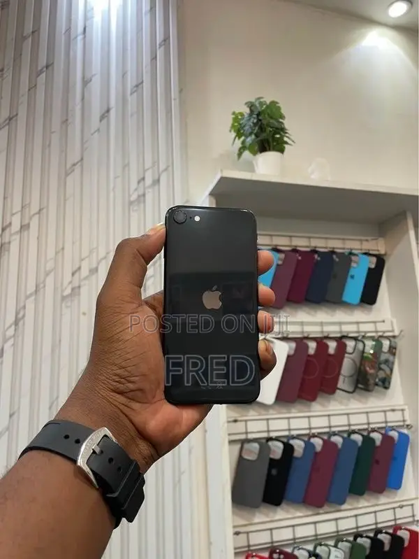 Apple iPhone SE (2020) 64 GB Black