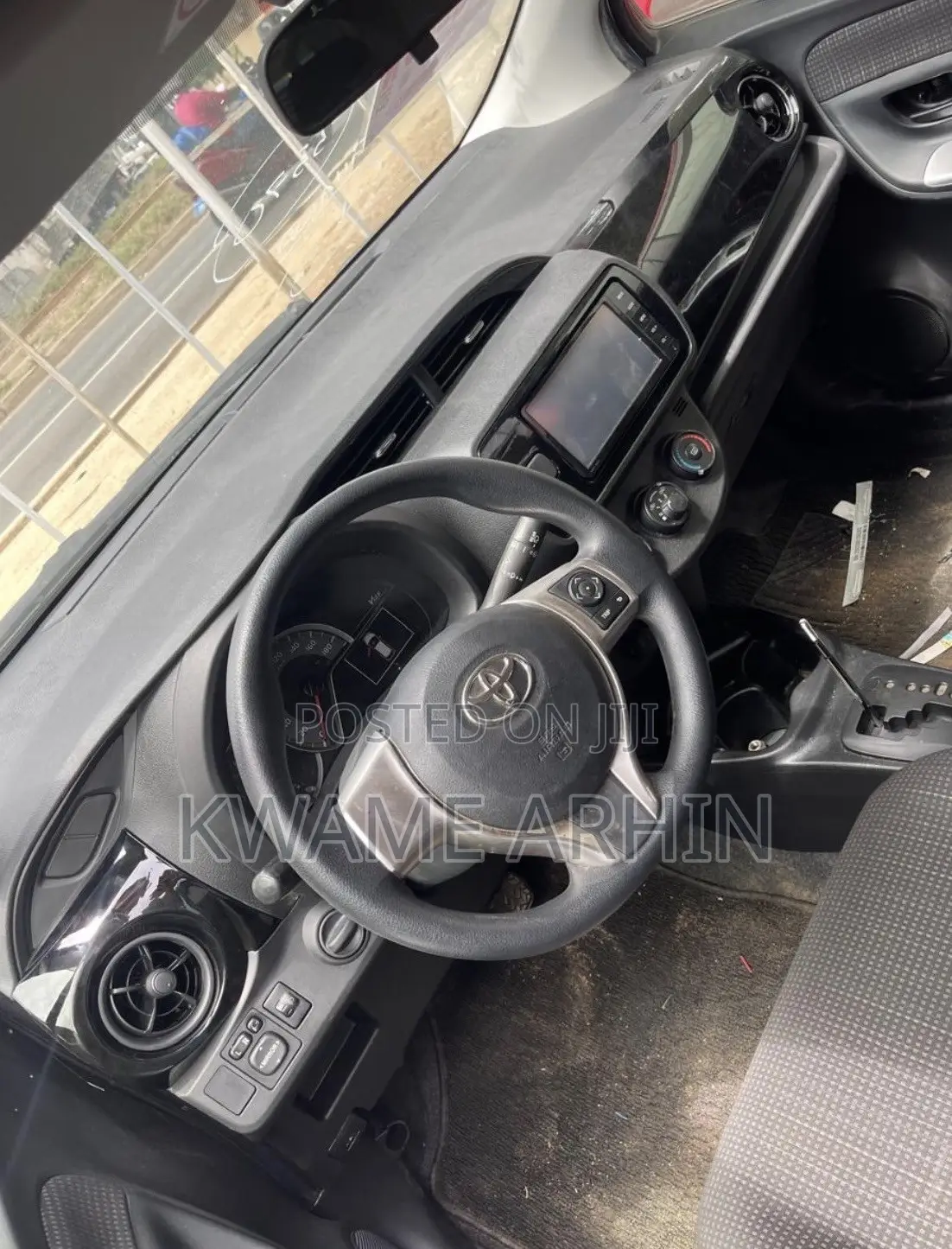 Toyota Vitz 1.3 FWD 5dr 2015 Blue