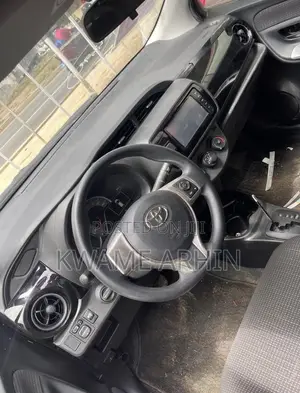 Toyota Vitz 1.3 FWD 5dr 2015 Blue