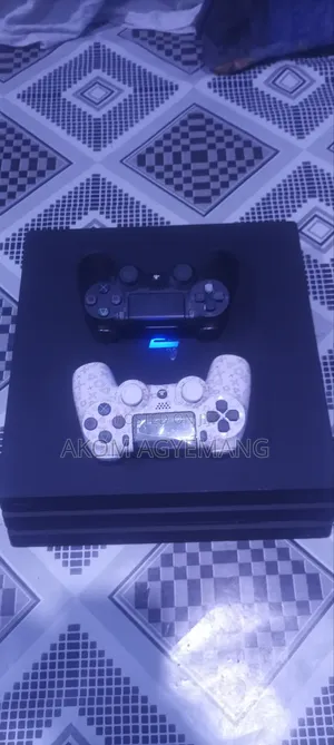 Ps4 Pro 500GB ,2 Pads ,7 Free Games of Choice