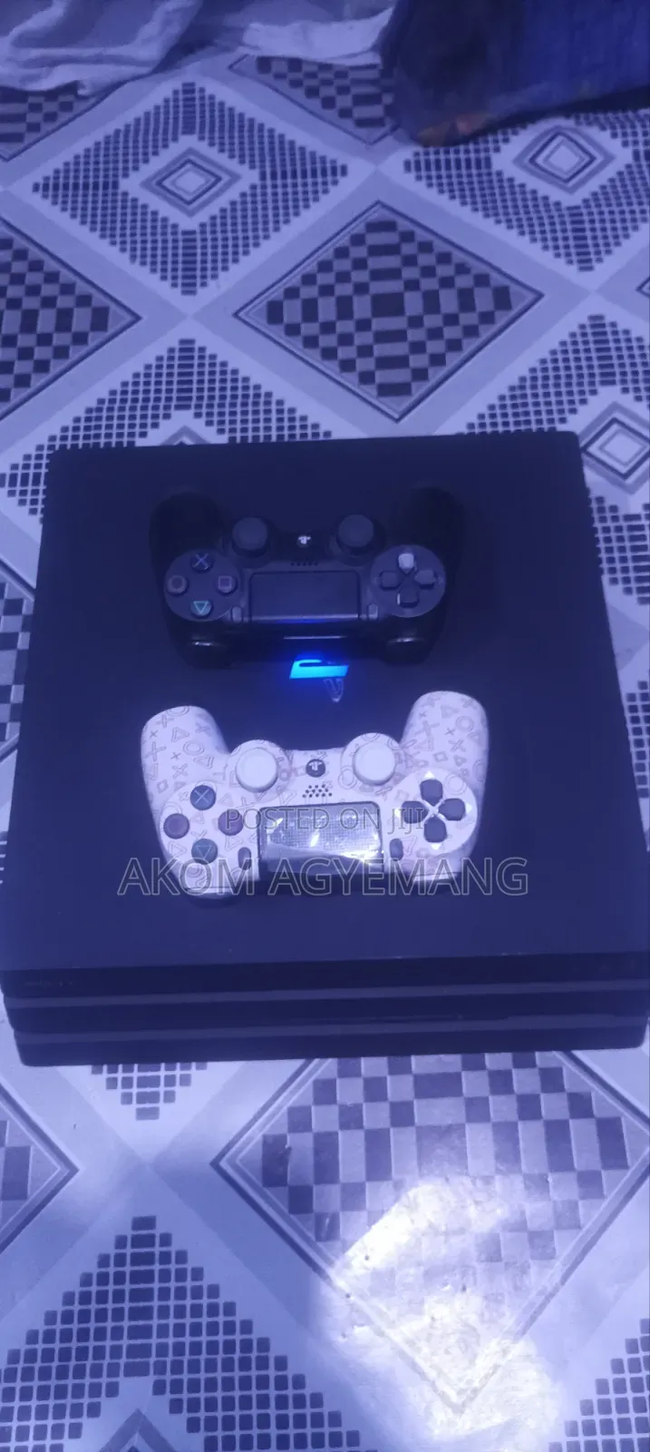 Ps4 Pro 500GB ,2 Pads ,7 Free Games of Choice