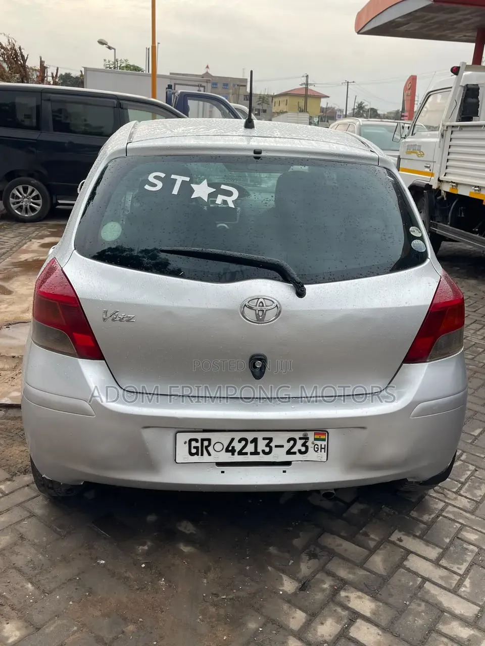 Toyota Vitz 2010 Gray