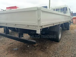 Hyundai Truck 2000 White