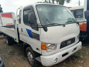 Hyundai Truck 2000 White