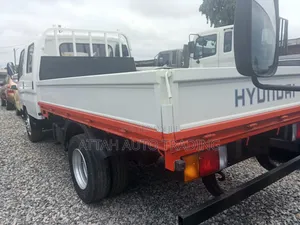 Hyundai 2000 White