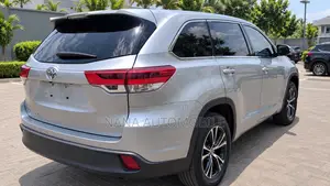 Toyota Highlander LE 4x2 (2.7L 4cyl 6A) 2018 Silver