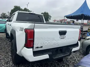 Toyota Tacoma TRD Off-Road Double Cab 4WD 6.1 ft. SB 2025 White