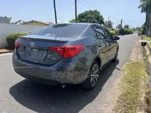 Toyota Corolla SE (1.8L 4cyl 6M) 2018 Gray
