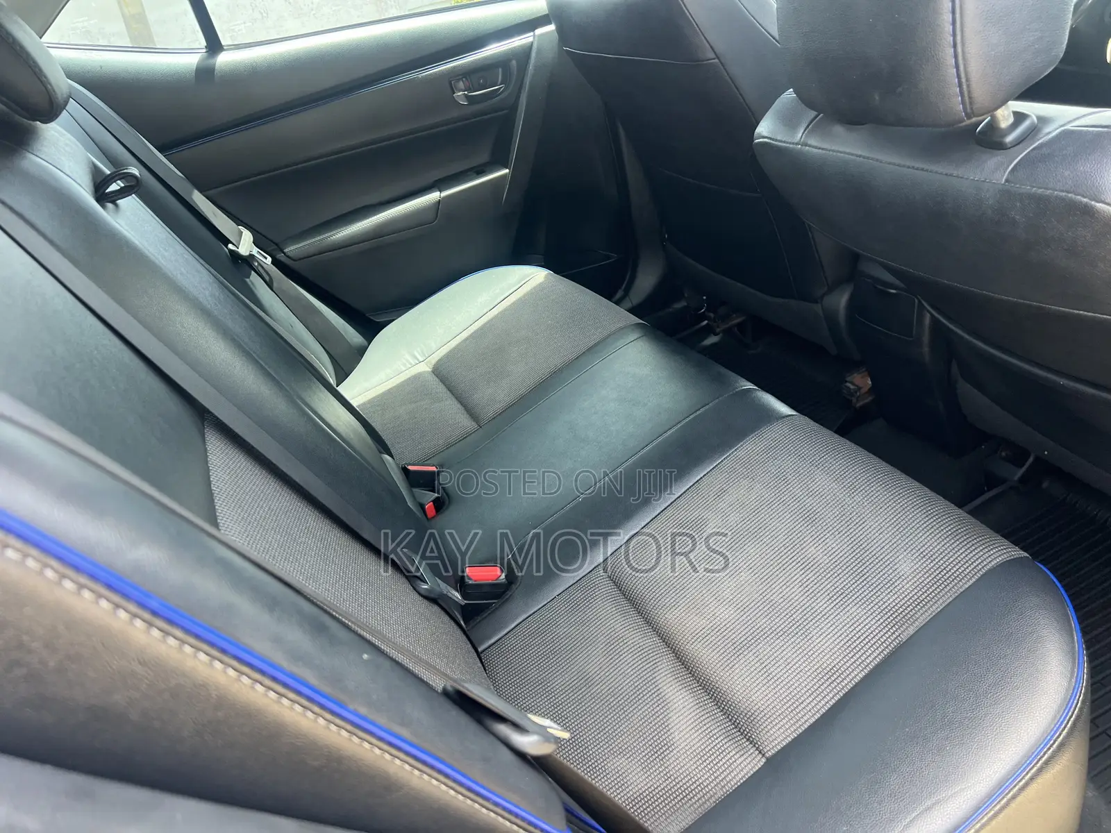 Toyota Corolla SE (1.8L 4cyl 6M) 2018 Gray