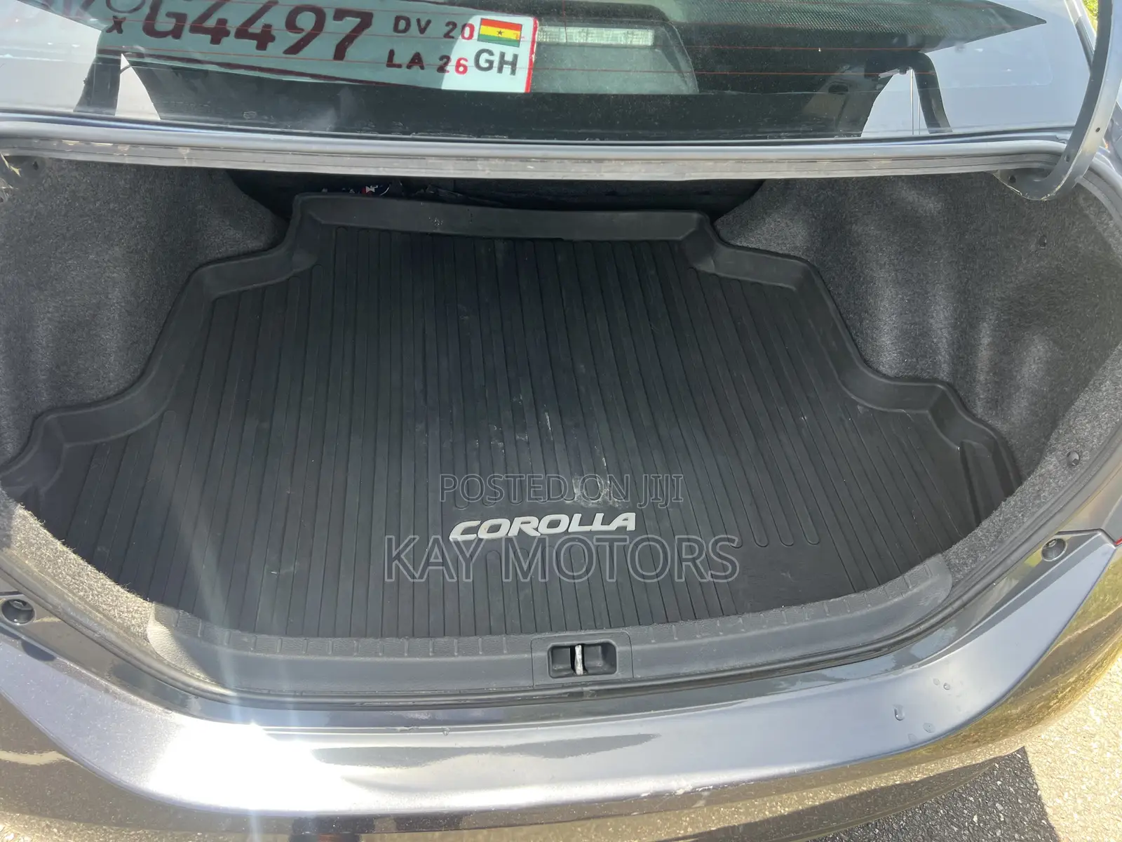 Toyota Corolla SE (1.8L 4cyl 6M) 2018 Gray