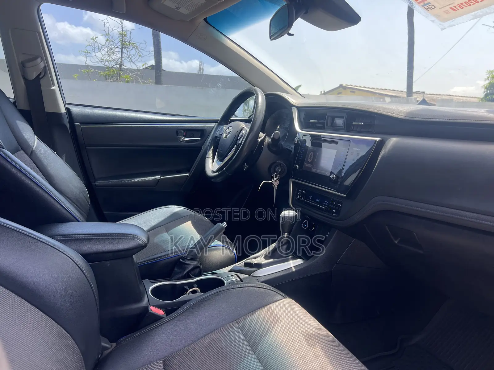Toyota Corolla SE (1.8L 4cyl 6M) 2018 Gray