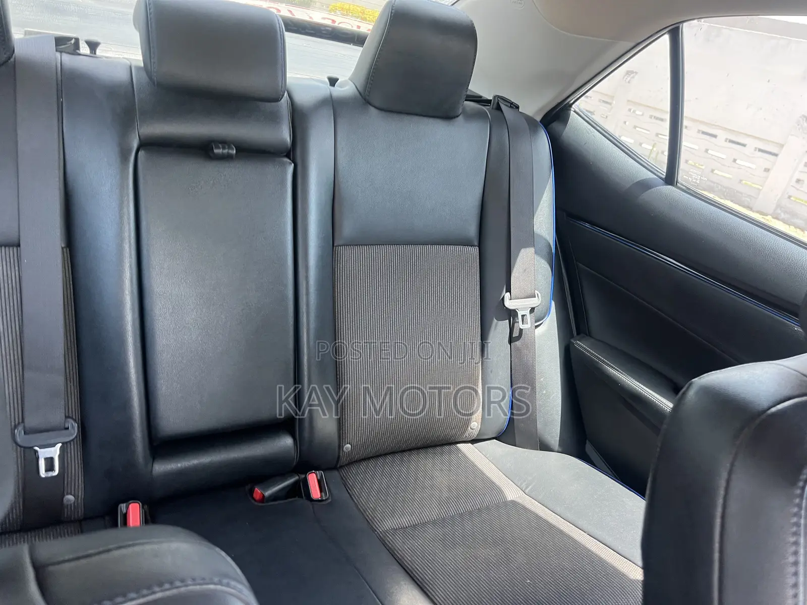 Toyota Corolla SE (1.8L 4cyl 6M) 2018 Gray