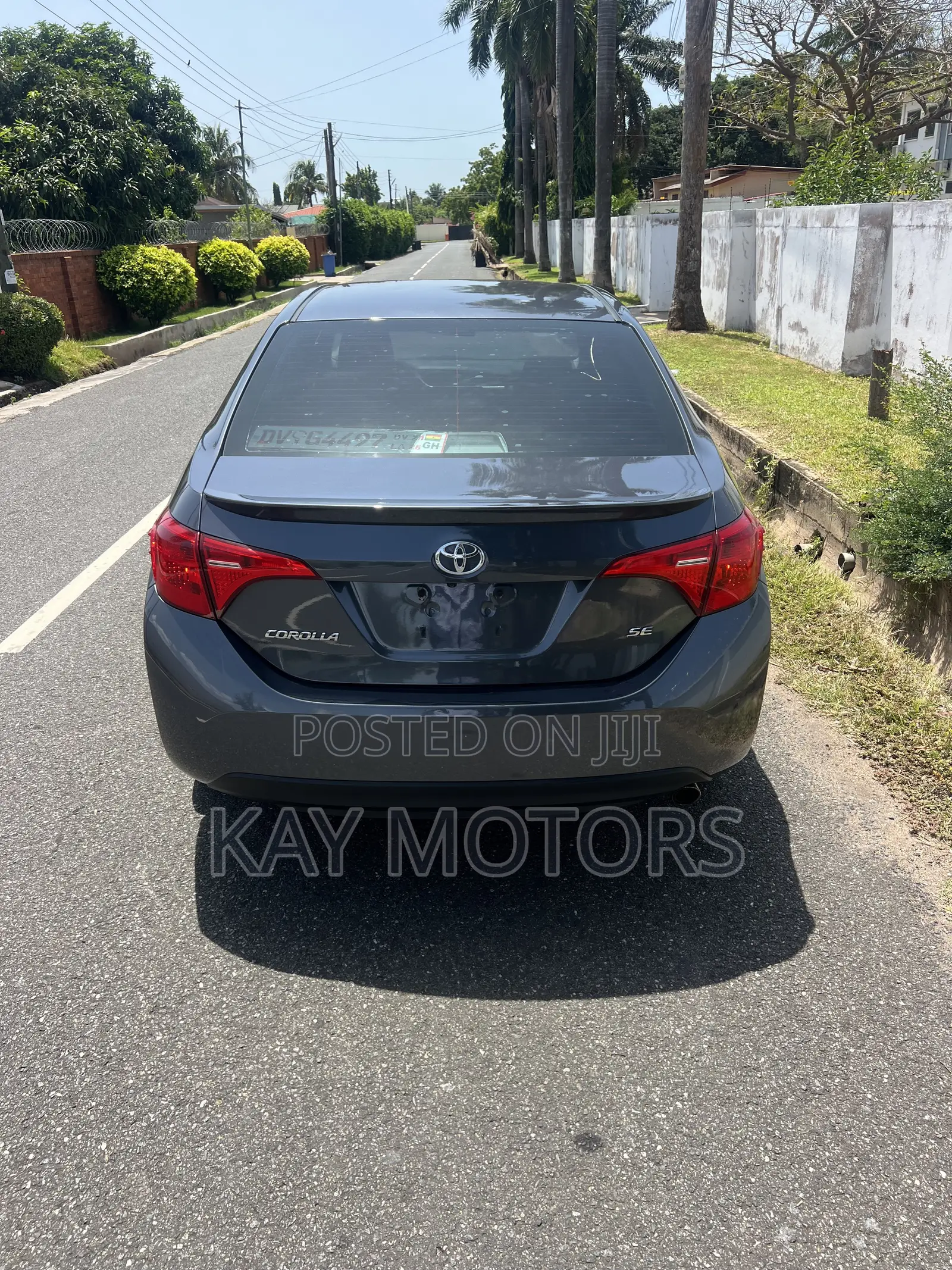 Toyota Corolla SE (1.8L 4cyl 6M) 2018 Gray