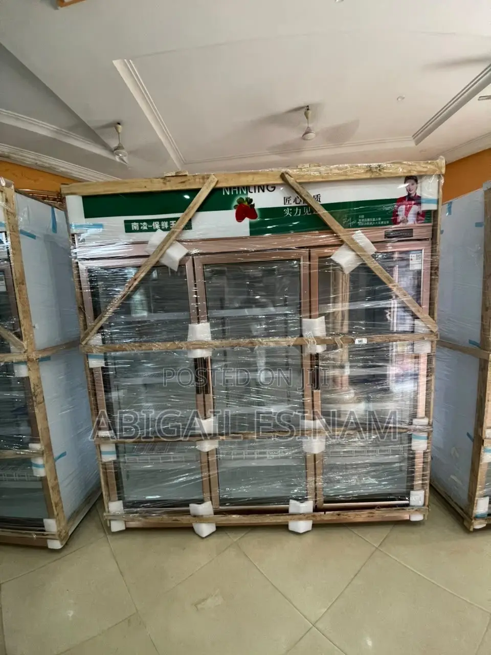 1600LT Display Fridge