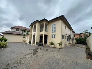 3bdrm Apartment in American House for rent
