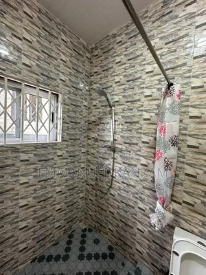 3bdrm Apartment in American House for rent