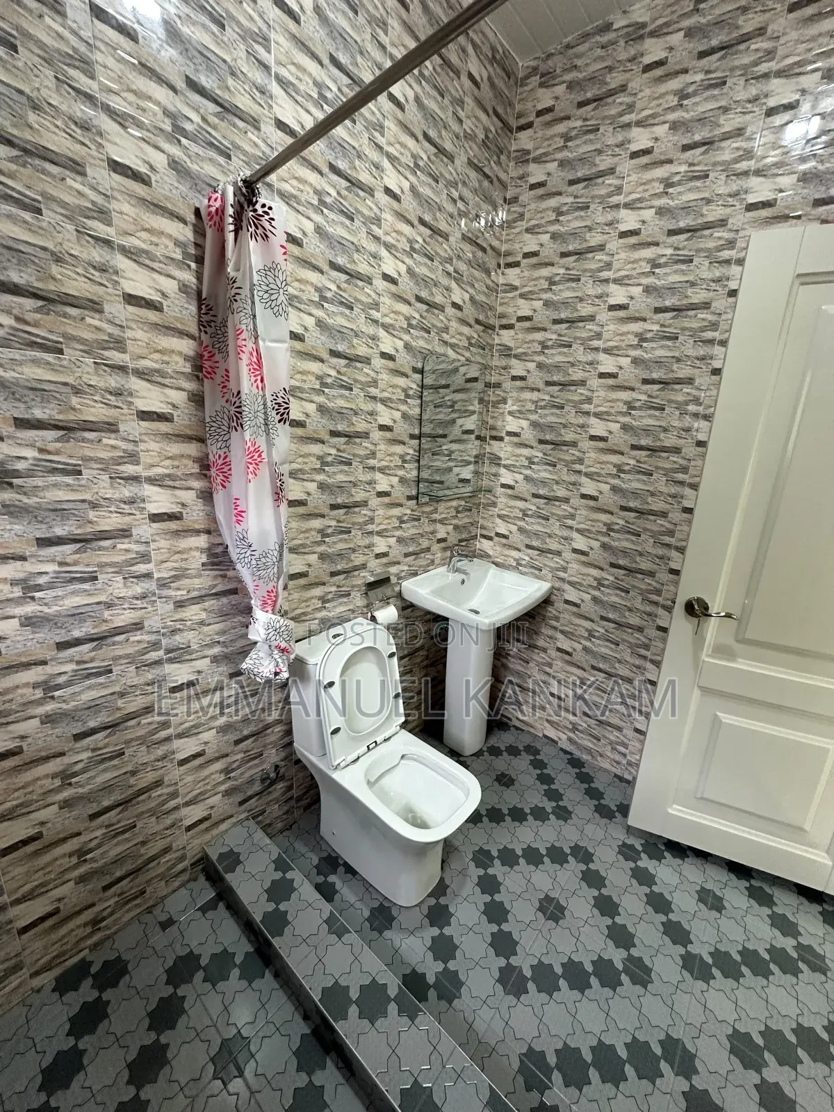 3bdrm Apartment in American House for rent