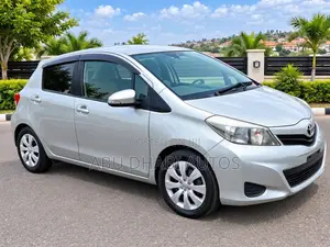 Toyota Vitz 1.0 FWD 5dr 2013 Silver