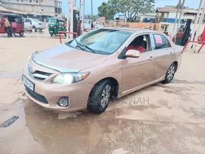Toyota Corolla LE 4dr Sedan (1.8L 4cyl 4A) 2011 Gold