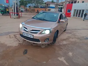 Toyota Corolla LE 4dr Sedan (1.8L 4cyl 4A) 2011 Gold