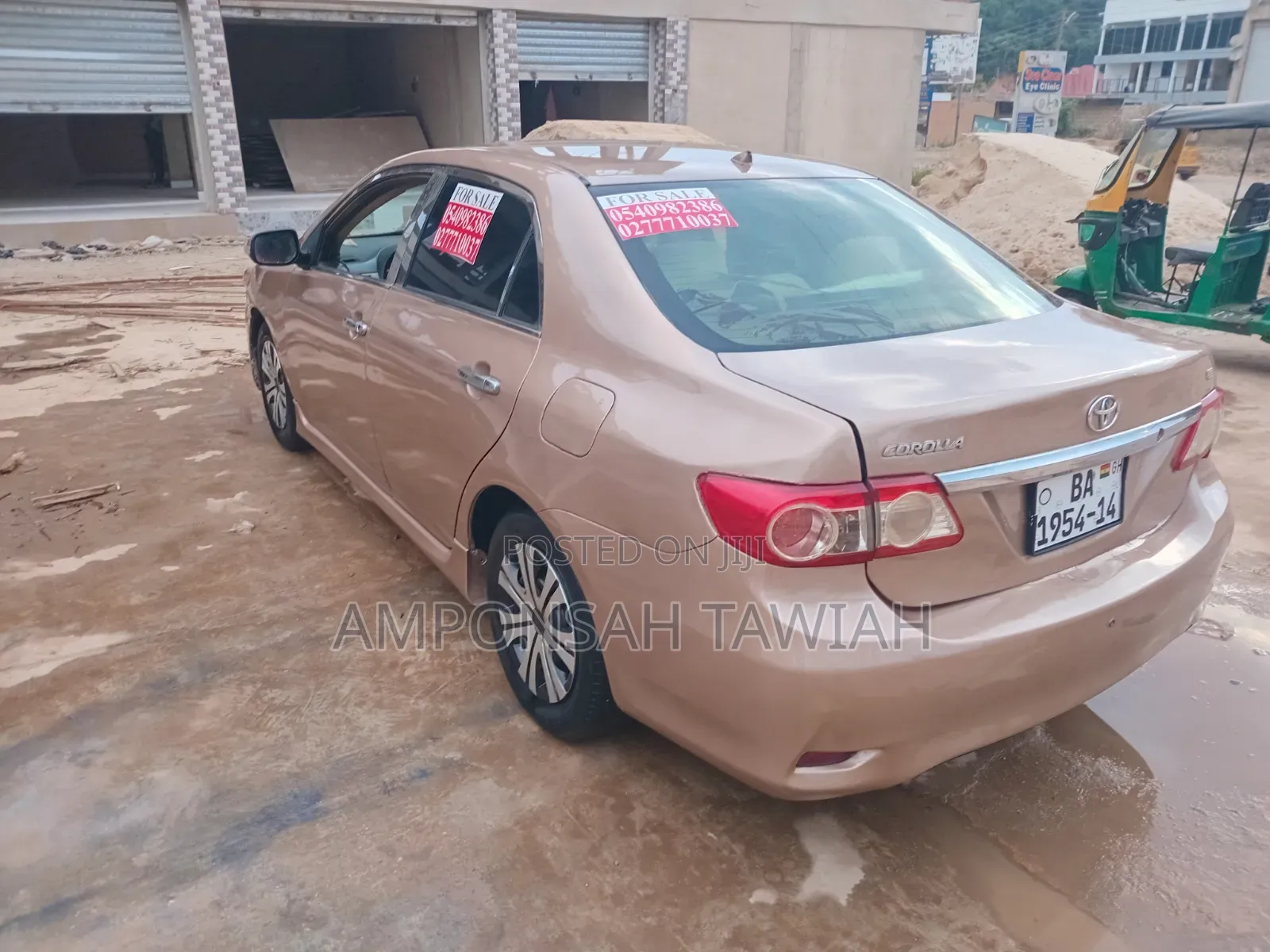 Toyota Corolla LE 4dr Sedan (1.8L 4cyl 4A) 2011 Gold