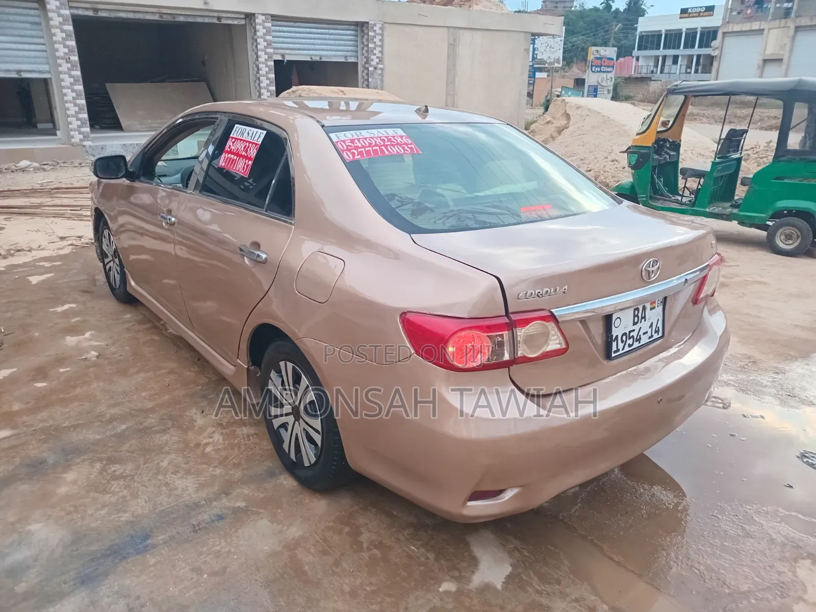 Toyota Corolla LE 4dr Sedan (1.8L 4cyl 4A) 2011 Gold