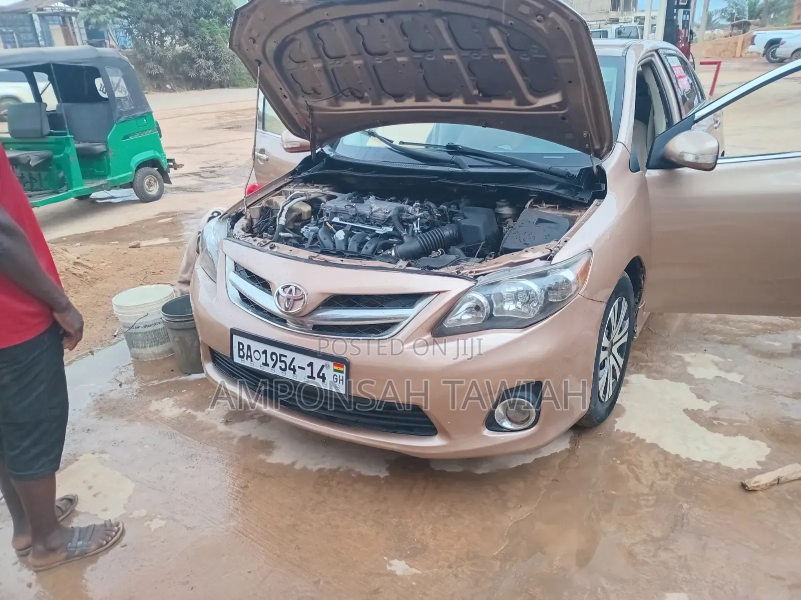 Toyota Corolla LE 4dr Sedan (1.8L 4cyl 4A) 2011 Gold