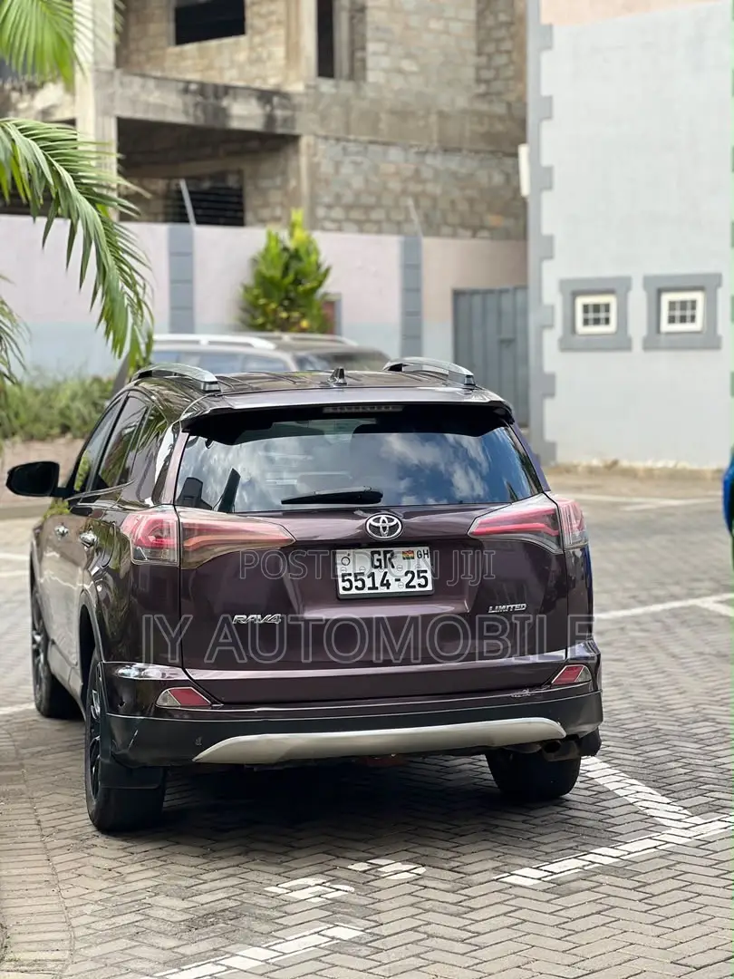 Toyota RAV4 Limited AWD (2.5L 4cyl 6A) 2017