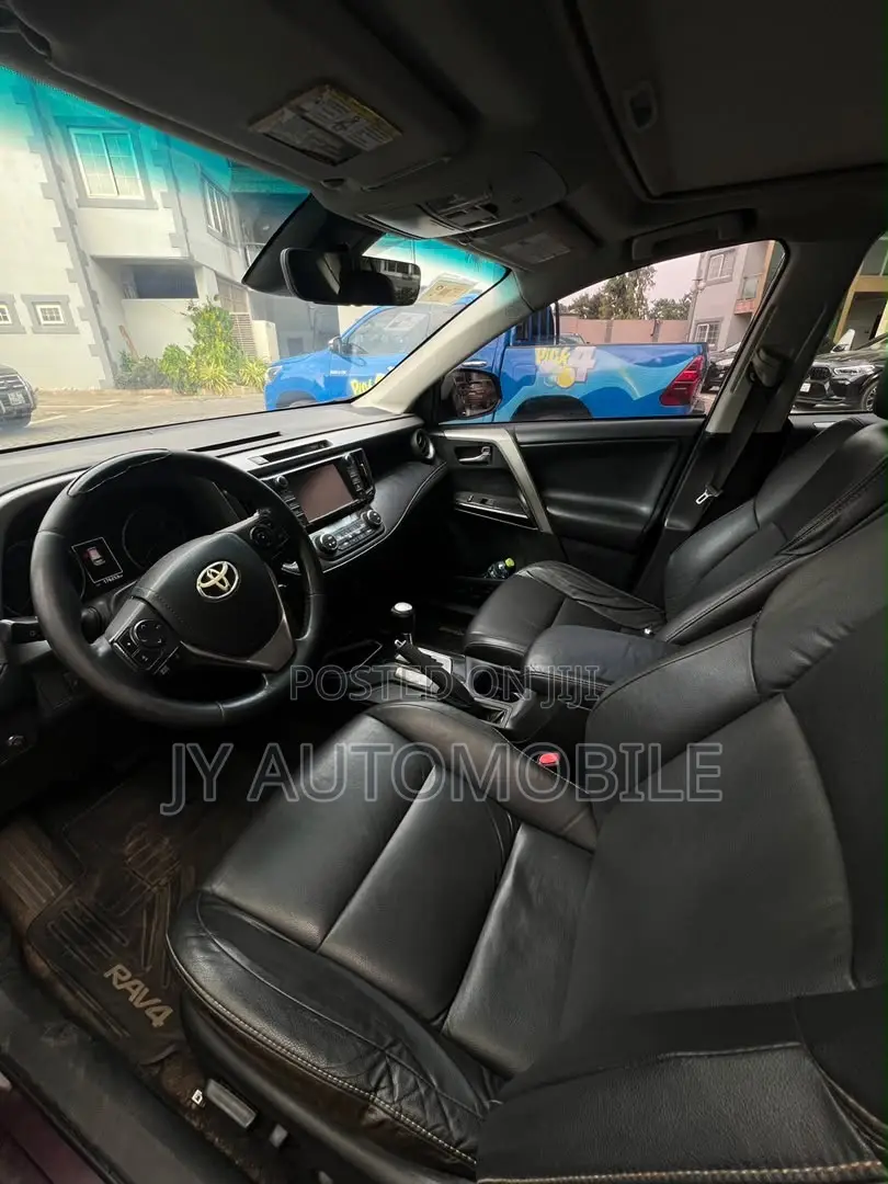 Toyota RAV4 Limited AWD (2.5L 4cyl 6A) 2017