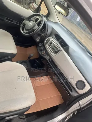 Toyota Vitz 2012 Silver