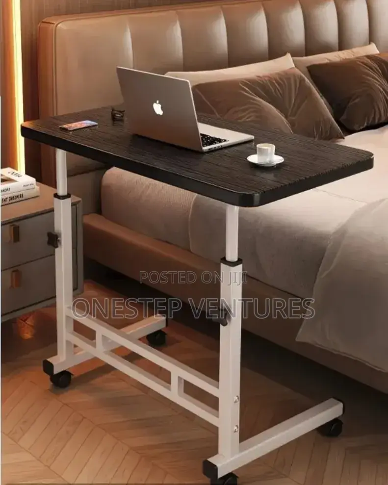 Ajustable Study Desk With Wheels