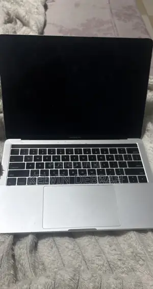 Laptop Apple MacBook Pro 2017 8GB Intel Core i5 SSD 512GB