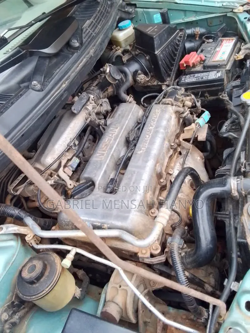 Nissan Almera Tino 2.0 Breaking for Parts Akatsi QR20 Engine Good