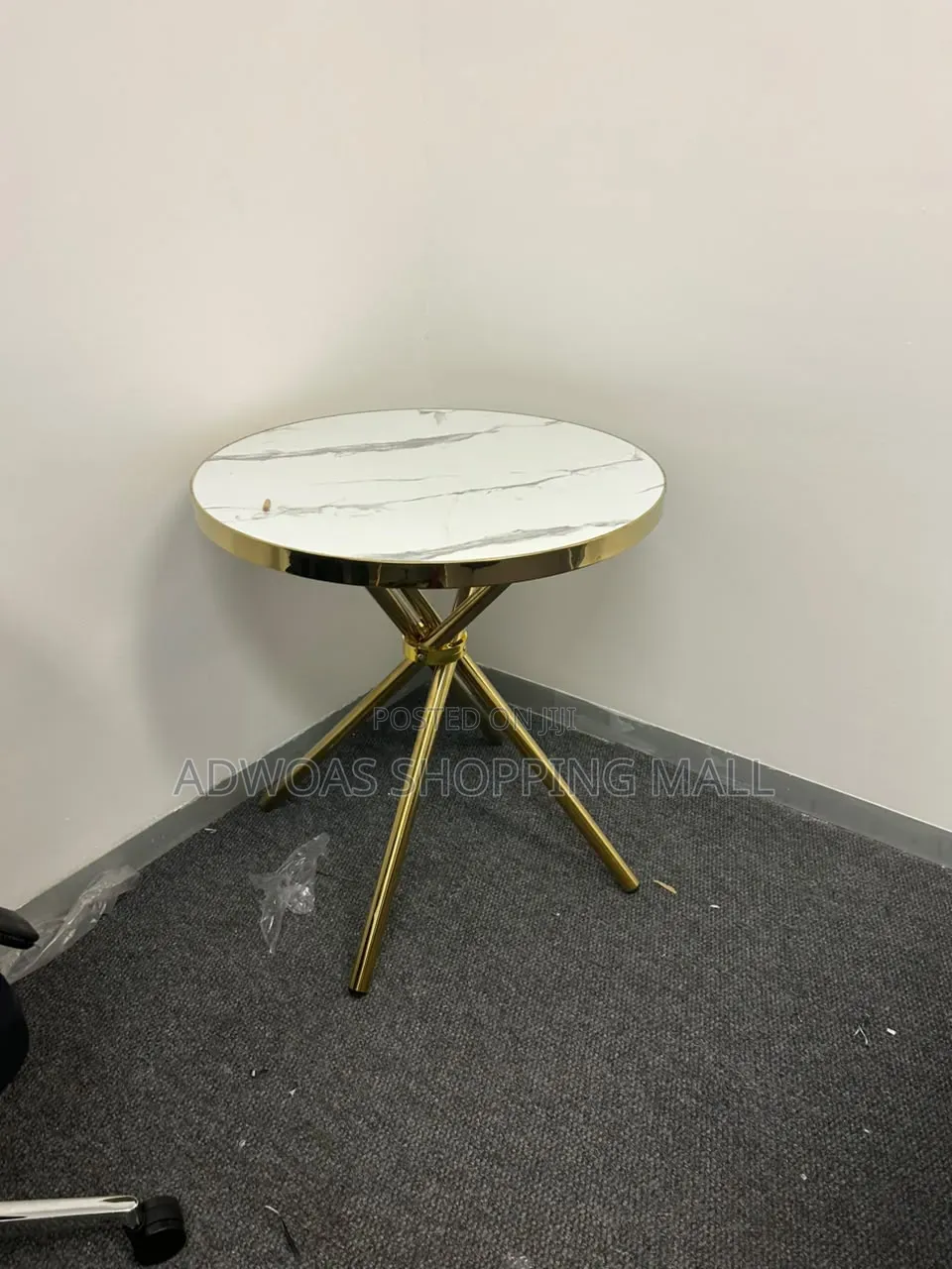 Executive Quality Dining Table With Gold Legs