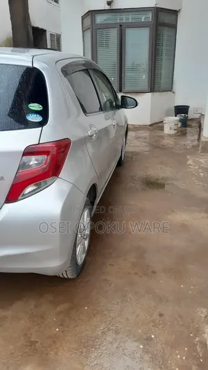Toyota Vitz 1.3 FWD 5dr 2014 Gray