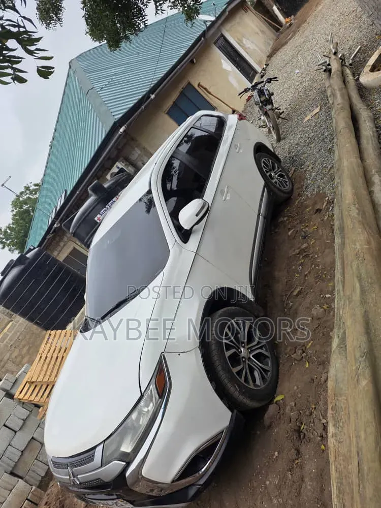Mitsubishi Outlander 2018 White